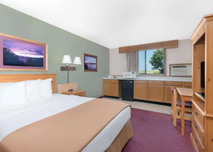 Super 8 By Wyndham Chamberlain Sd